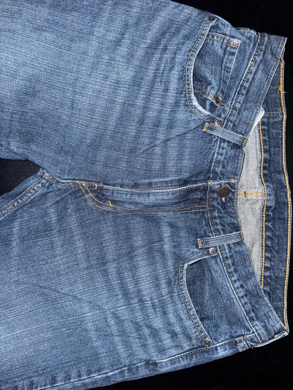 Men's Levi's 559 Medium Wash Jeans Size 36x32. Relaxed Fit Straight Leg.